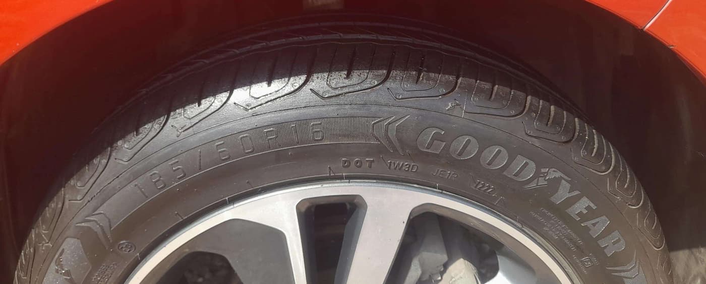 2025 Tata ALTROZ XZA PLUS, Petrol, Automatic, 5,210 km, Right Front Tyre Tread
