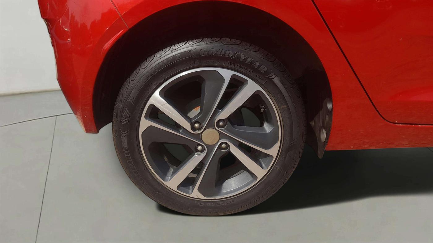 2025 Tata ALTROZ XZA PLUS, Petrol, Automatic, 5,210 km, Right Rear Wheel