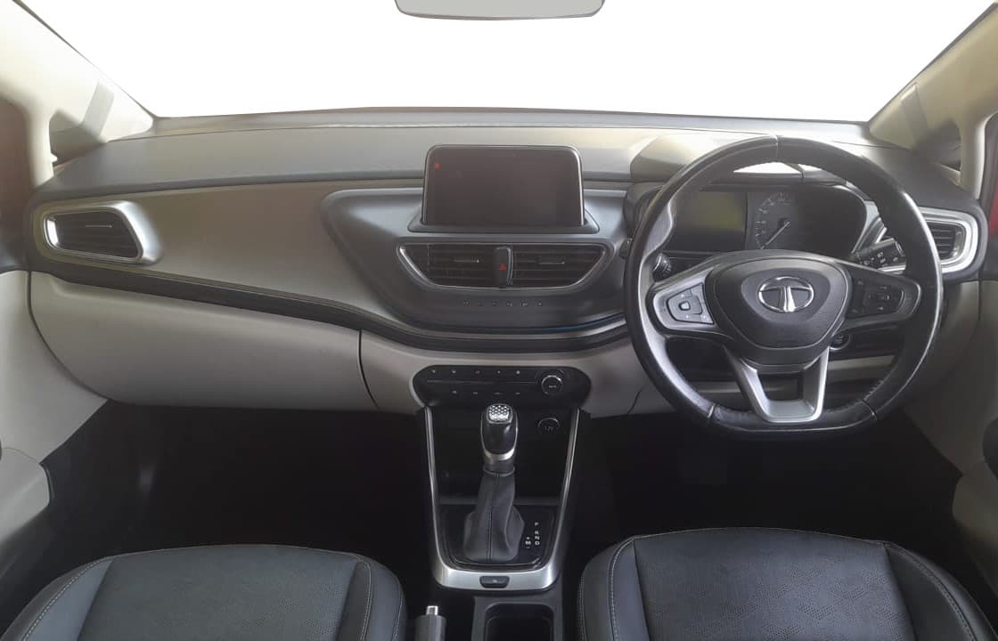 2025 Tata ALTROZ XZA PLUS, Petrol, Automatic, 5,210 km, Dashboard