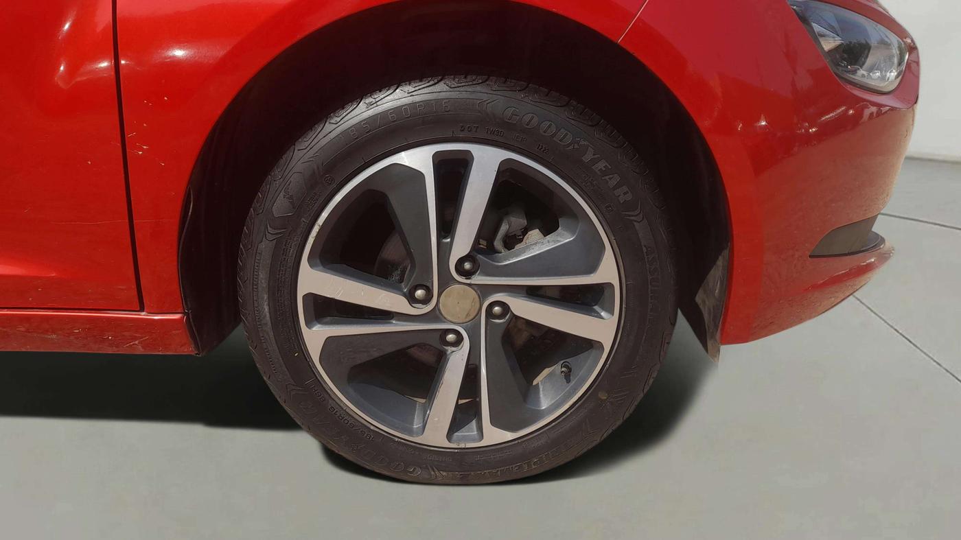 2025 Tata ALTROZ XZA PLUS, Petrol, Automatic, 5,210 km, Right Front Wheel