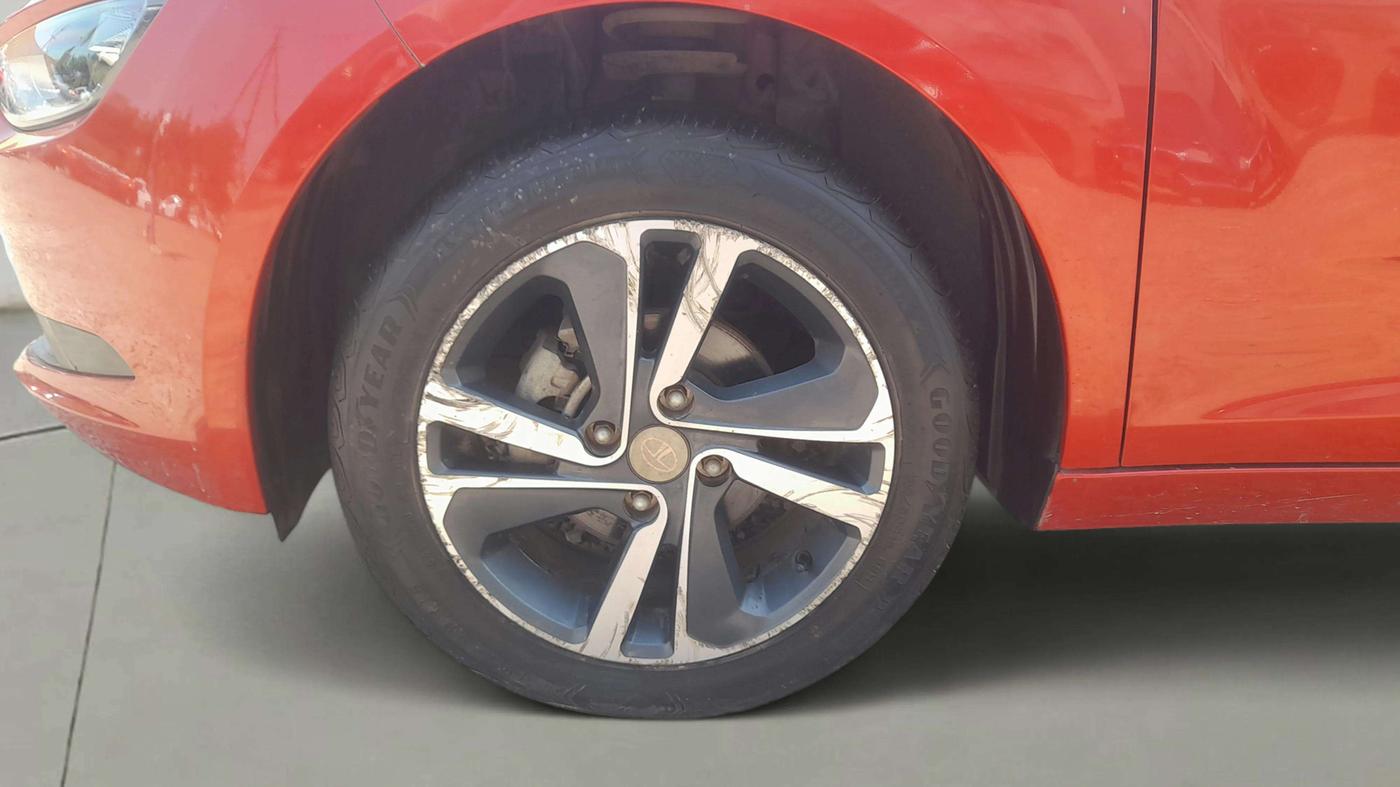 2025 Tata ALTROZ XZA PLUS, Petrol, Automatic, 5,210 km, Left Front Wheel