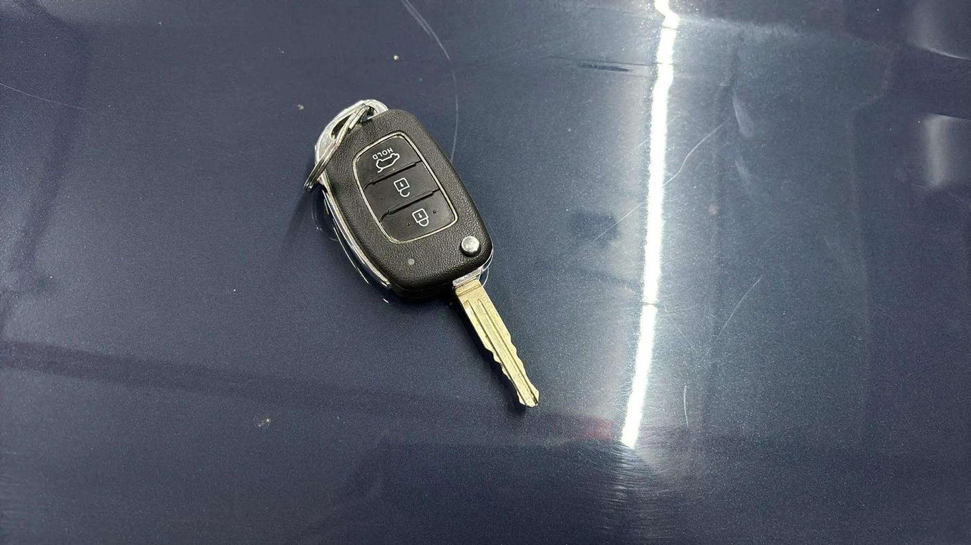 2022 Hyundai VENUE S (O) 1.0 TURBO DCT, Petrol, Automatic, 10,662 km, Key Close Up