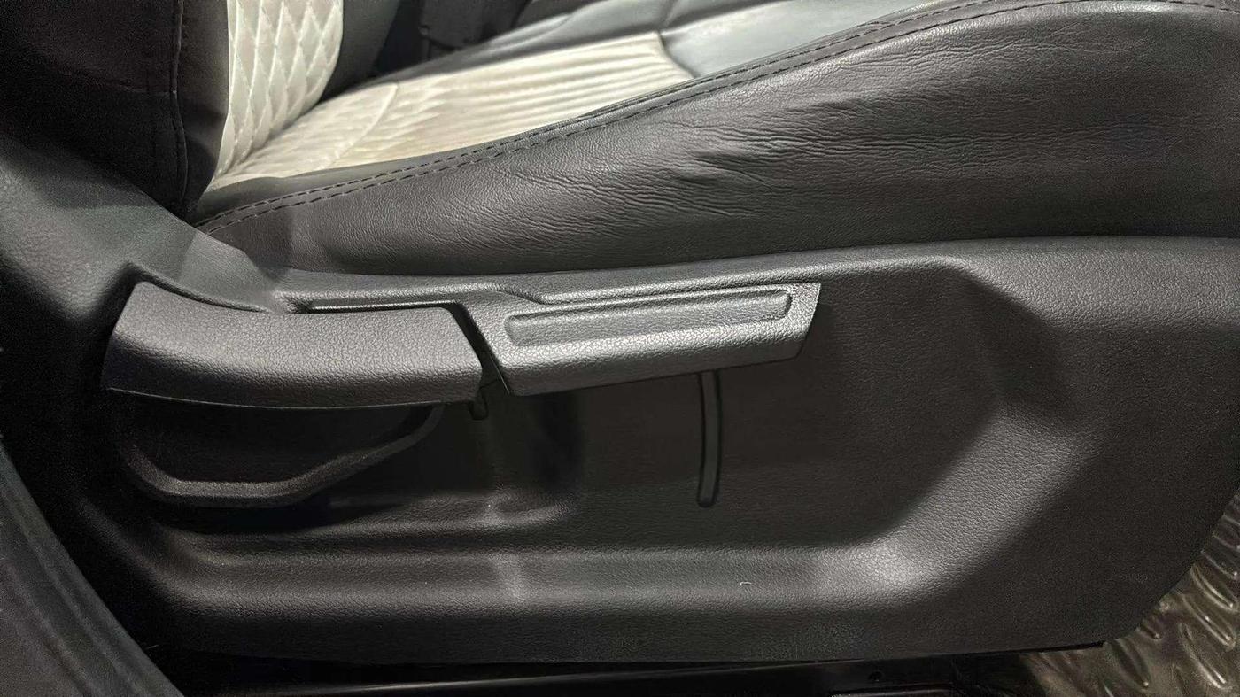 2022 Hyundai VENUE S (O) 1.0 TURBO DCT, Petrol, Automatic, 10,662 km, Driver Side Adjustment Panel