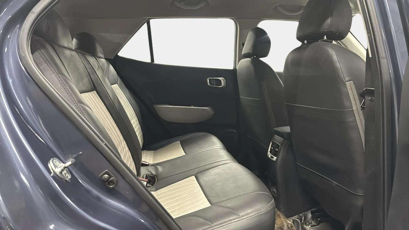 2022 Hyundai VENUE S (O) 1.0 TURBO DCT, Petrol, Automatic, 10,662 km, Right Side Rear Door Cabin