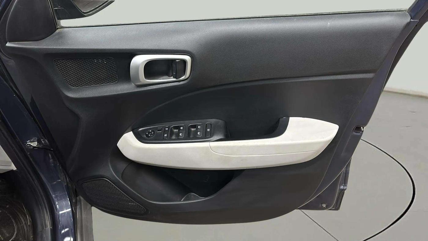2022 Hyundai VENUE S (O) 1.0 TURBO DCT, Petrol, Automatic, 10,662 km, Driver Side Door Panels Control