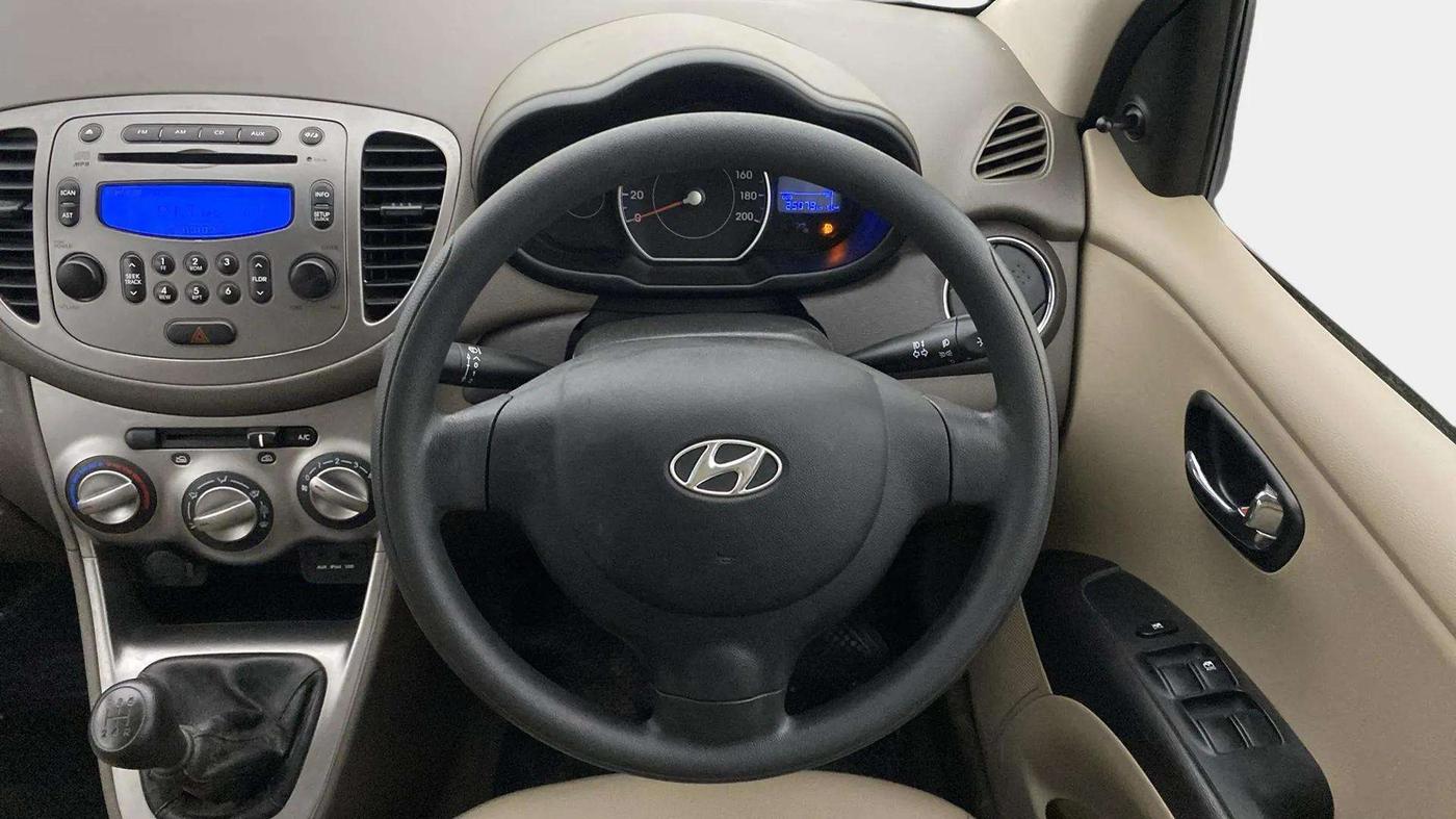 2015 Hyundai i10 SPORTZ 1.1, Petrol, Manual, 25,060 km, Steering Wheel Close Up