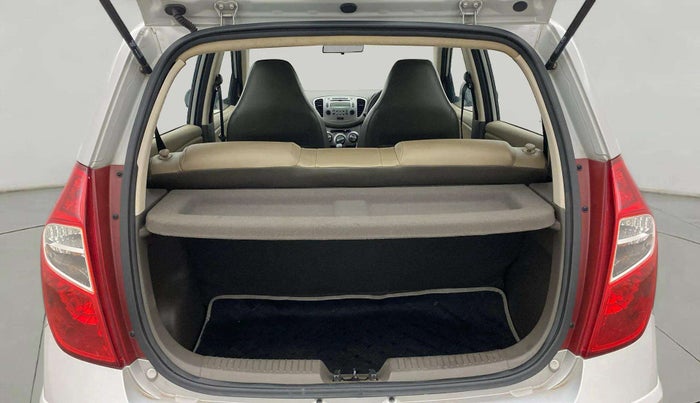 2015 Hyundai i10 SPORTZ 1.1, Petrol, Manual, 25,060 km, Boot Inside