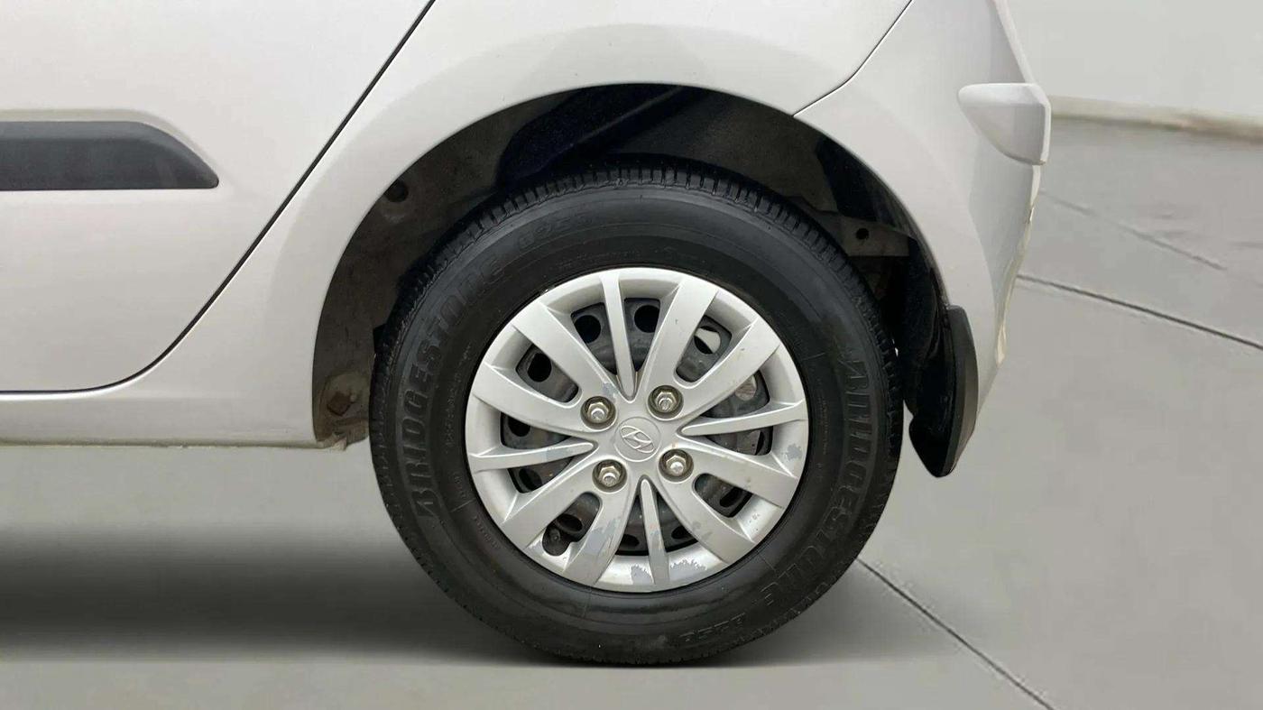 2015 Hyundai i10 SPORTZ 1.1, Petrol, Manual, 25,060 km, Left Rear Wheel