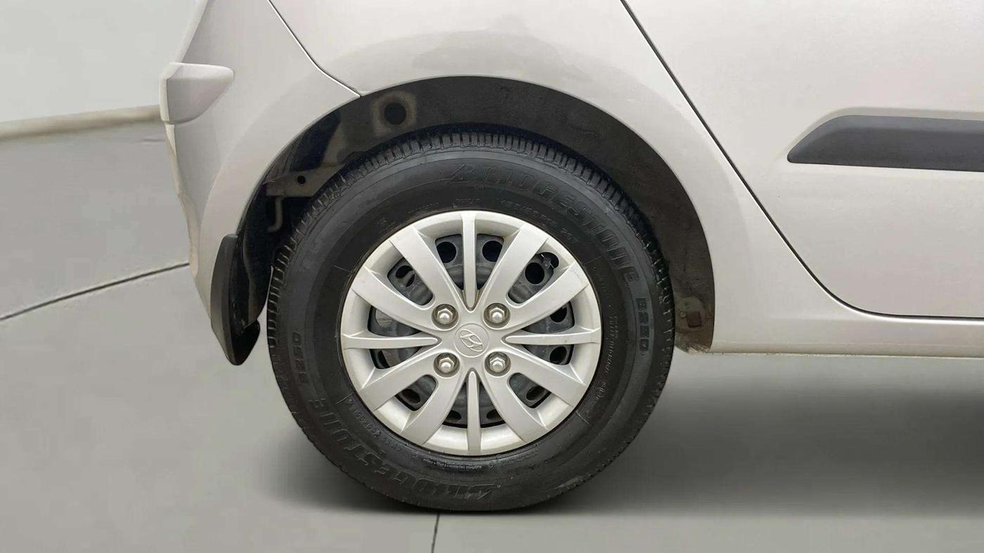 2015 Hyundai i10 SPORTZ 1.1, Petrol, Manual, 25,060 km, Right Rear Wheel