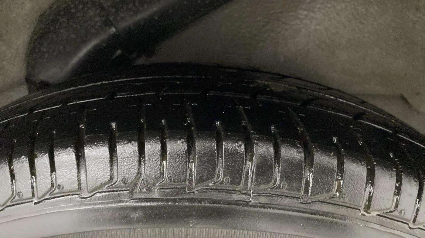 2015 Hyundai i10 SPORTZ 1.1, Petrol, Manual, 25,060 km, Left Rear Tyre Tread