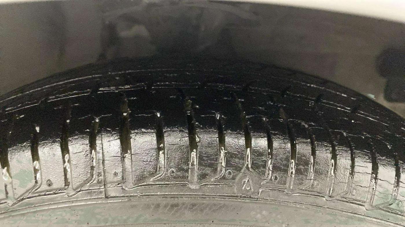 2015 Hyundai i10 SPORTZ 1.1, Petrol, Manual, 25,060 km, Left Front Tyre Tread