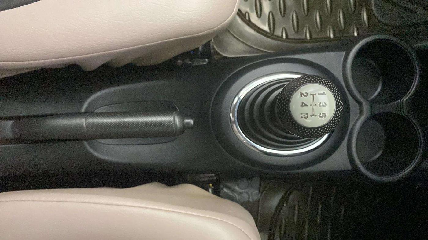 2015 Honda Brio S MT, Petrol, Manual, 53,760 km, Gear Lever