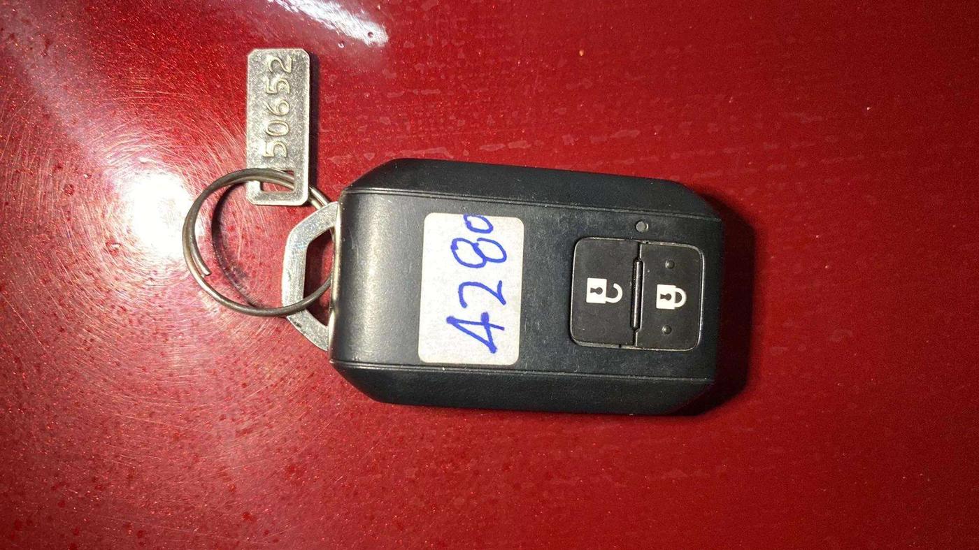 2022 Maruti Baleno ZETA PETROL 1.2, Petrol, Manual, 8,184 km, Key Close Up