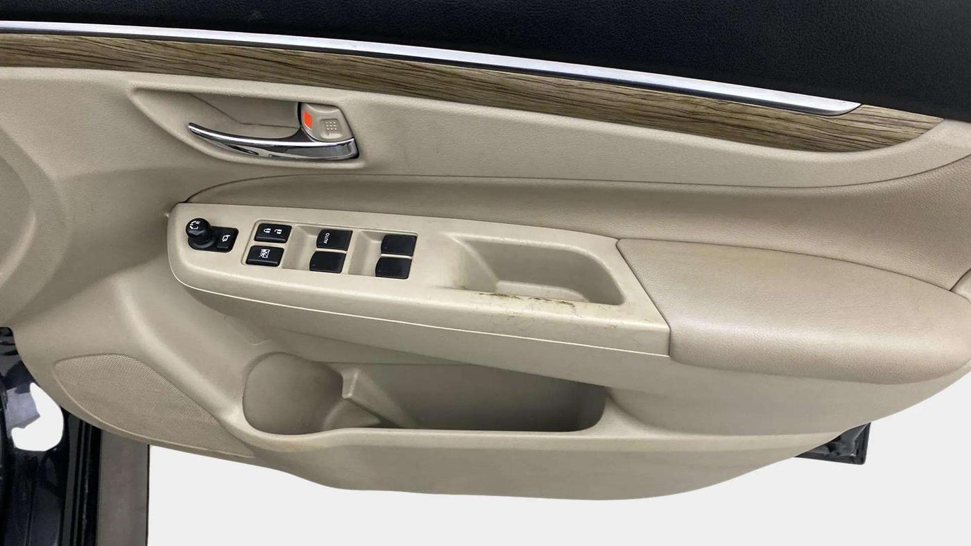 2019 Maruti Ciaz ALPHA  AT 1.5 SHVS PETROL, Petrol, Automatic, 41,978 km, Driver Side Door Panels Control