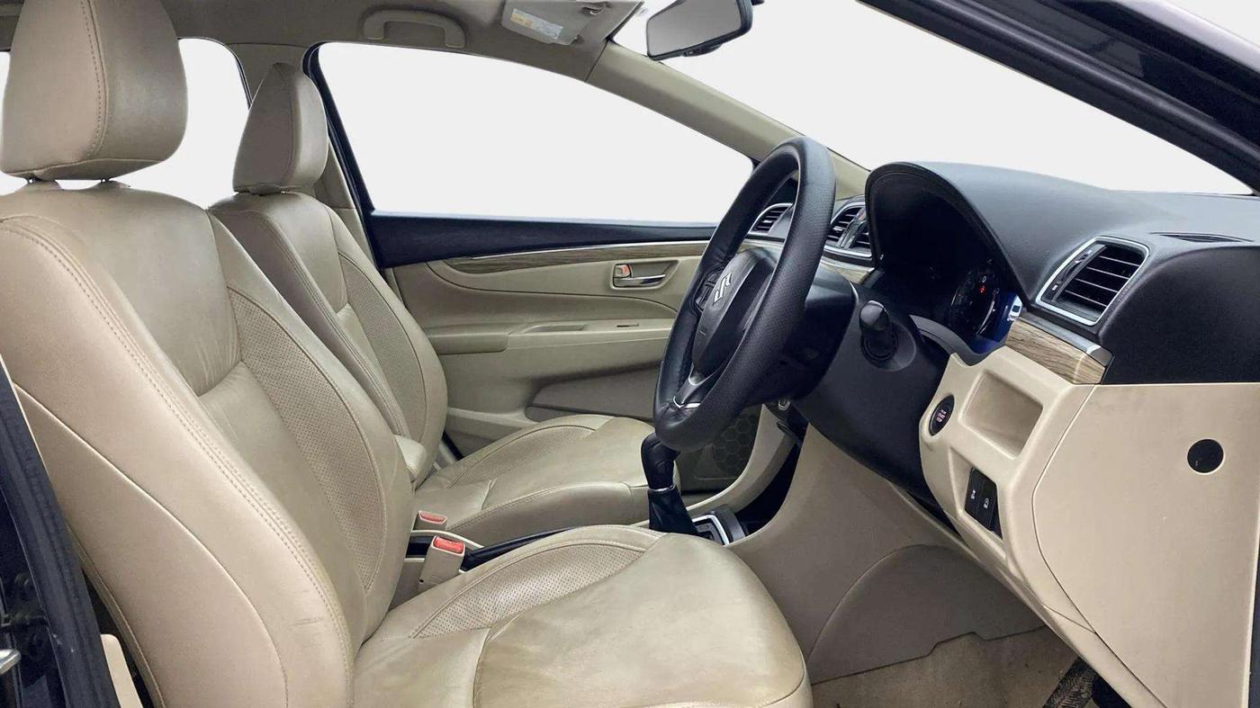 2019 Maruti Ciaz ALPHA  AT 1.5 SHVS PETROL, Petrol, Automatic, 41,978 km, Right Side Front Door Cabin