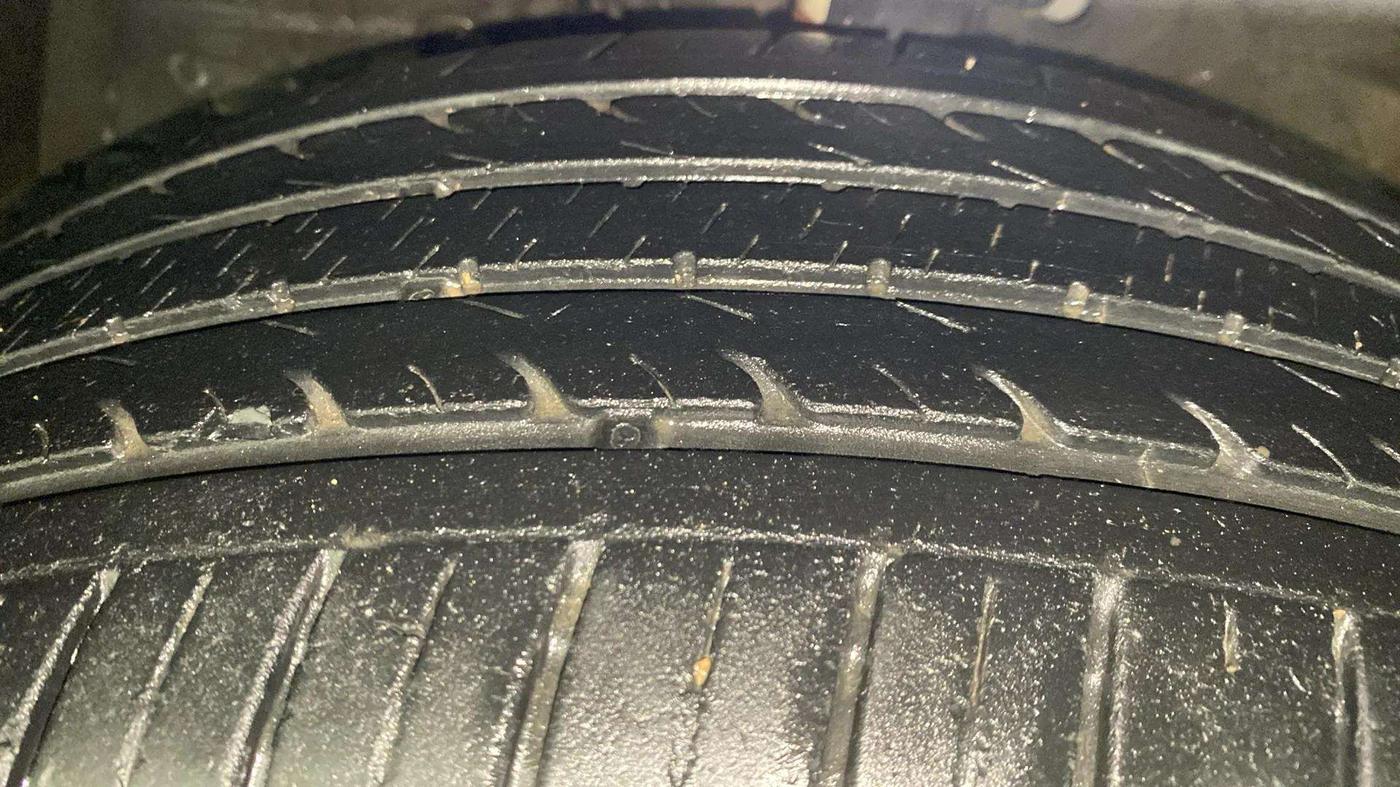 2019 Maruti Ciaz ALPHA  AT 1.5 SHVS PETROL, Petrol, Automatic, 41,978 km, Left Front Tyre Tread
