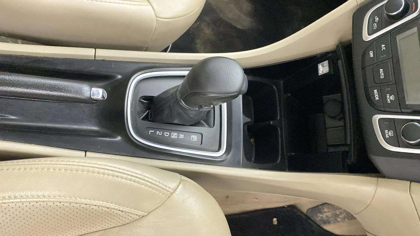 2019 Maruti Ciaz ALPHA  AT 1.5 SHVS PETROL, Petrol, Automatic, 41,978 km, Gear Lever