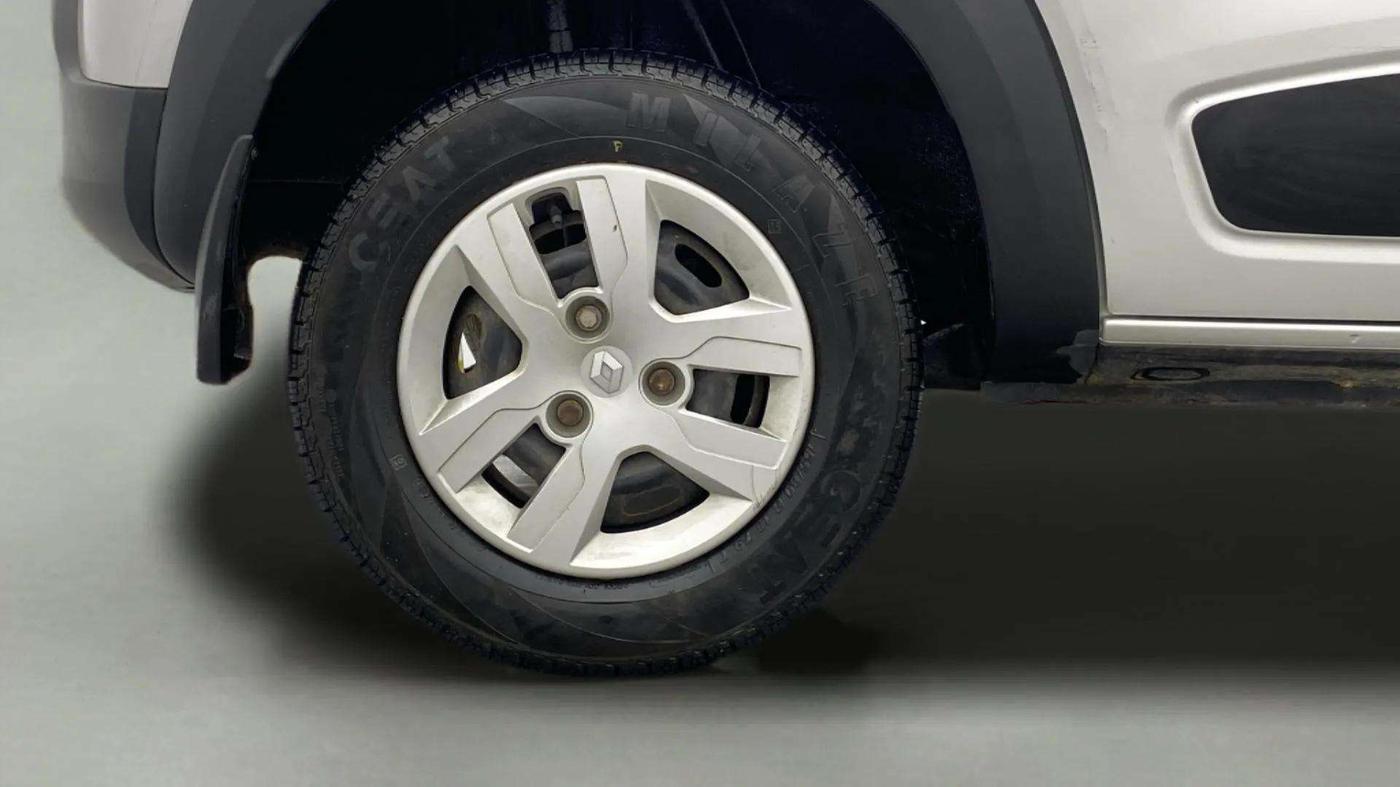 2017 Renault Kwid RXL, Petrol, Manual, 7,554 km, Right Rear Wheel