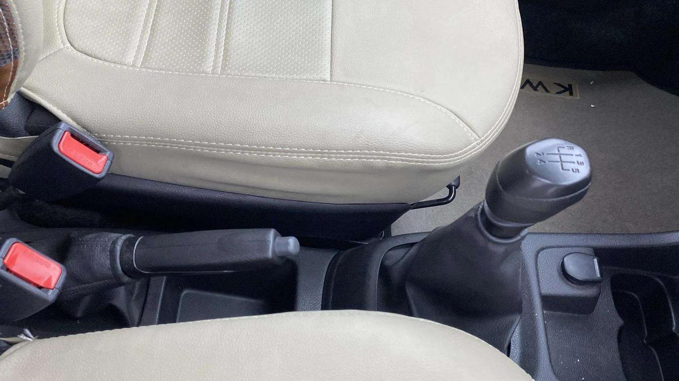 2017 Renault Kwid RXL, Petrol, Manual, 7,554 km, Gear Lever