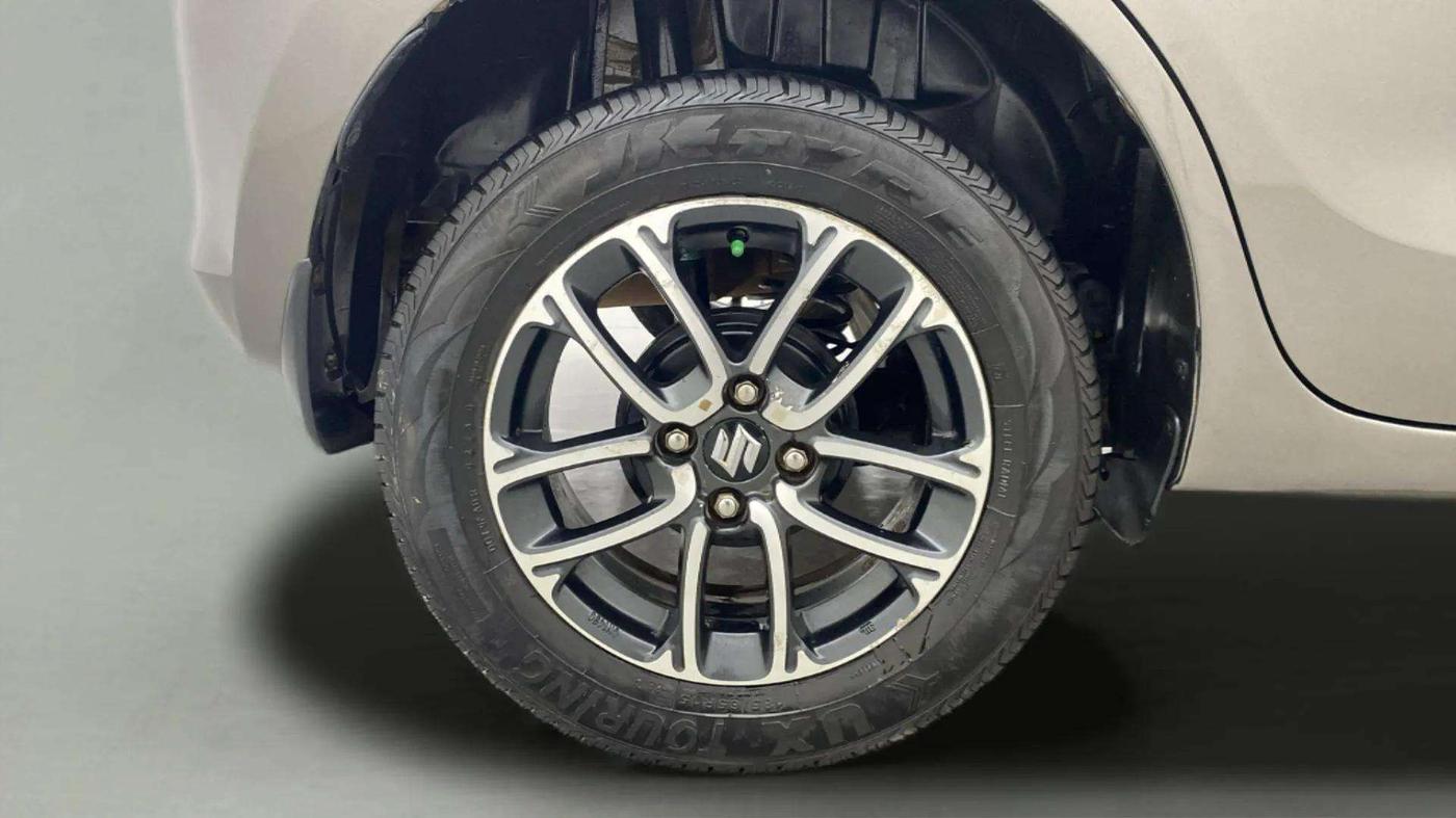 2019 Maruti Swift ZXI PLUS AMT, Petrol, Automatic, 97,317 km, Right Rear Wheel