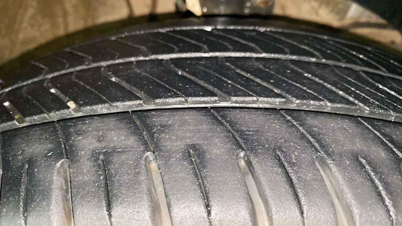 2019 Maruti Swift ZXI PLUS AMT, Petrol, Automatic, 97,317 km, Right Front Tyre Tread