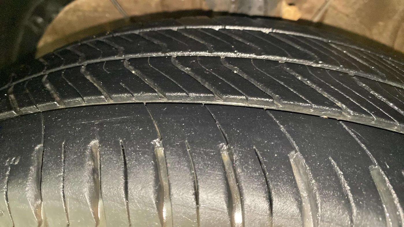 2019 Maruti Swift ZXI PLUS AMT, Petrol, Automatic, 97,317 km, Left Front Tyre Tread