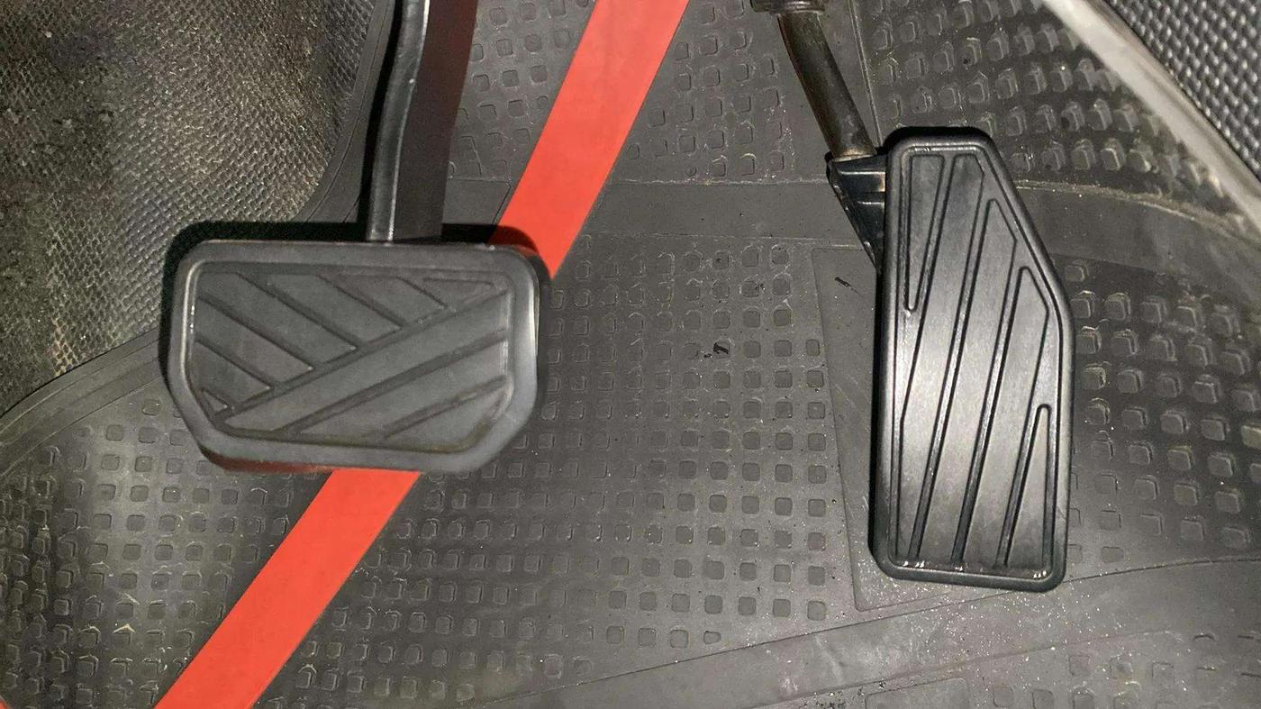 2019 Maruti Swift ZXI PLUS AMT, Petrol, Automatic, 97,317 km, Pedals