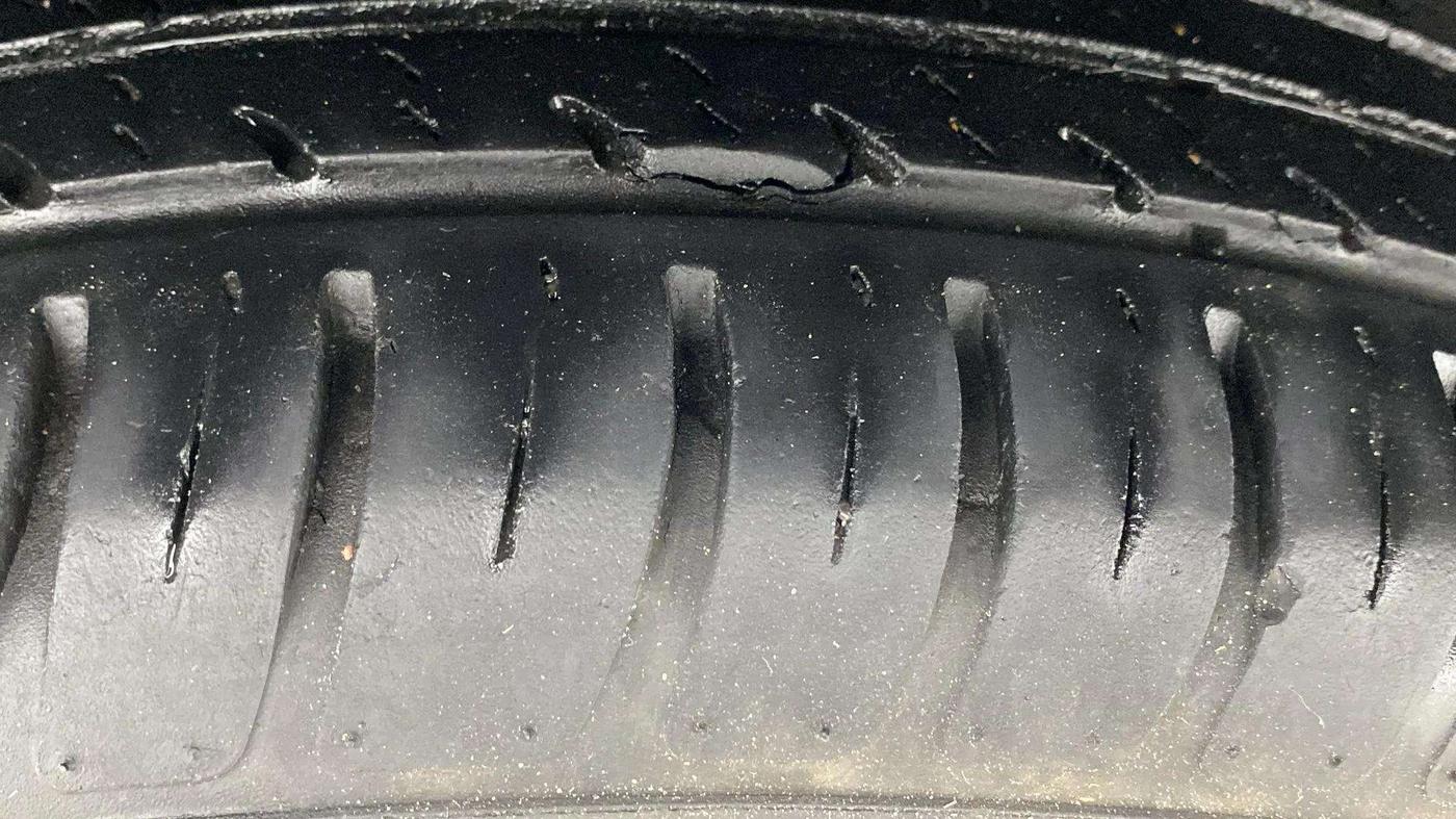 2023 Maruti Swift VXI, Petrol, Manual, 42,321 km, Right Rear Tyre Tread
