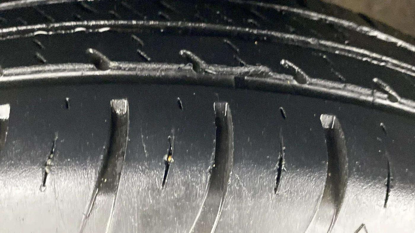 2023 Maruti Swift VXI, Petrol, Manual, 42,321 km, Left Front Tyre Tread