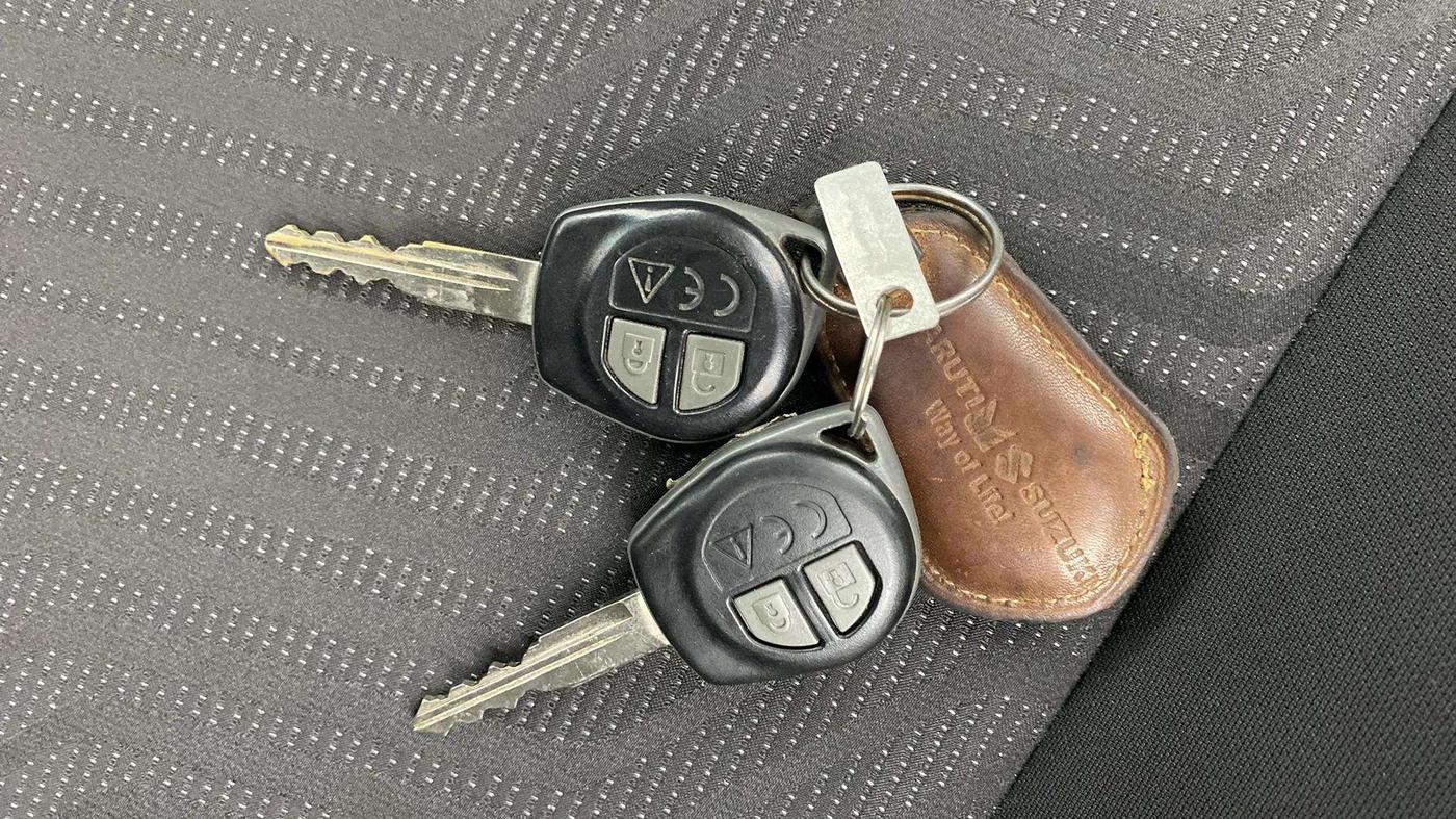 2023 Maruti Swift VXI, Petrol, Manual, 42,321 km, Key Close Up
