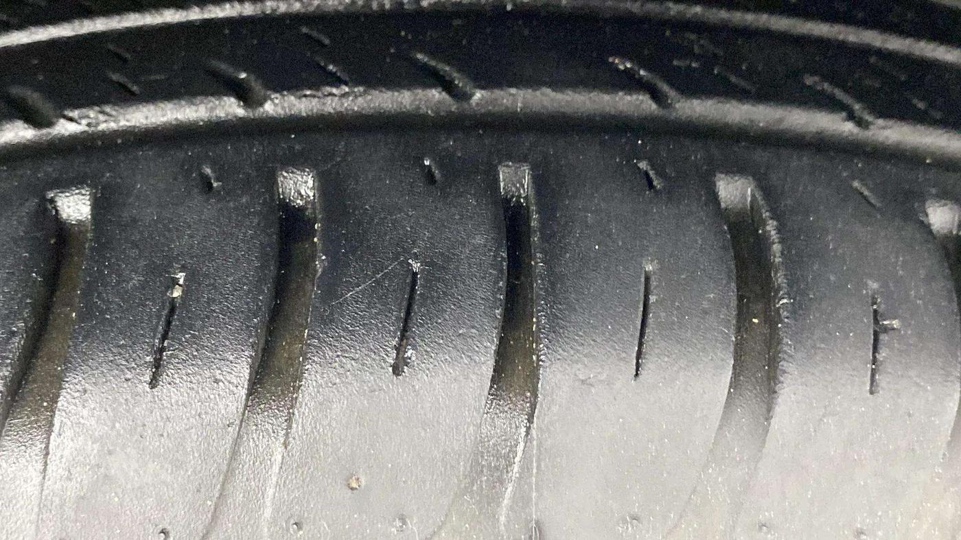 2023 Maruti Swift VXI, Petrol, Manual, 42,321 km, Right Front Tyre Tread