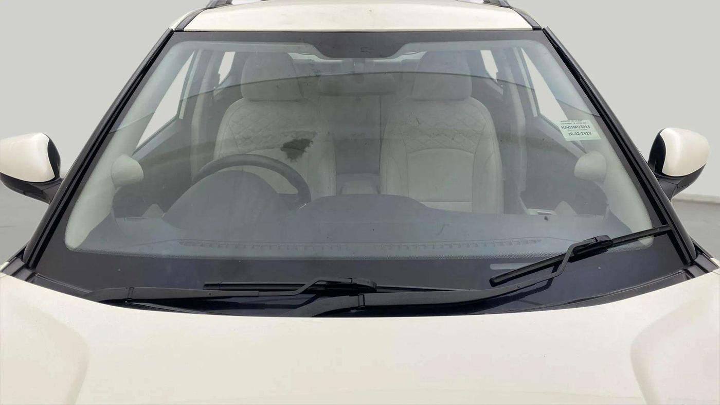 2020 Mahindra XUV300 W6 1.5 DIESEL AMT, Diesel, Automatic, 67,899 km, Front Windshield