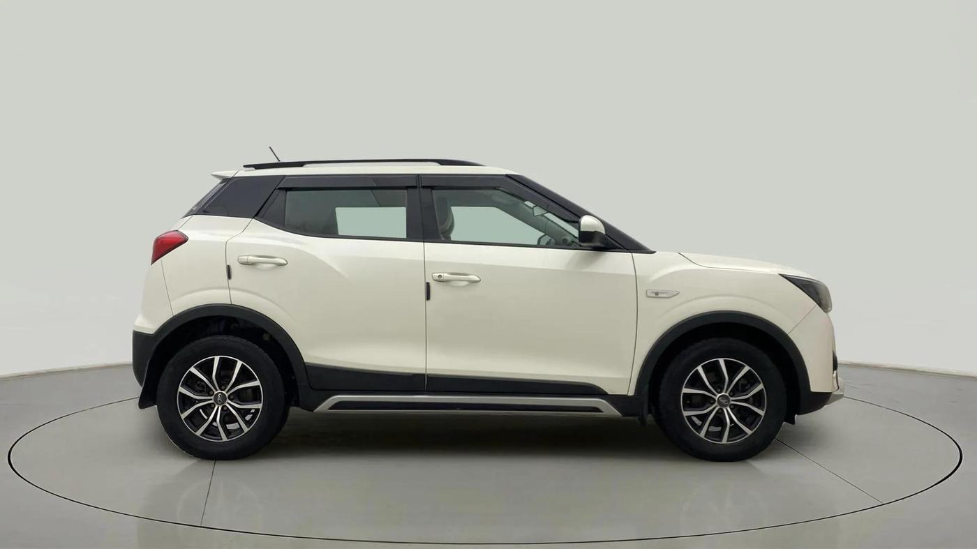 2020 Mahindra XUV300 W6 1.5 DIESEL AMT, Diesel, Automatic, 67,899 km, Right Side View