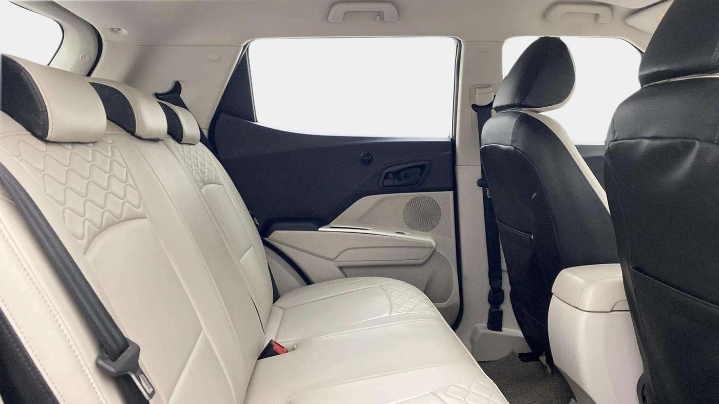 2020 Mahindra XUV300 W6 1.5 DIESEL AMT, Diesel, Automatic, 67,899 km, Right Side Rear Door Cabin