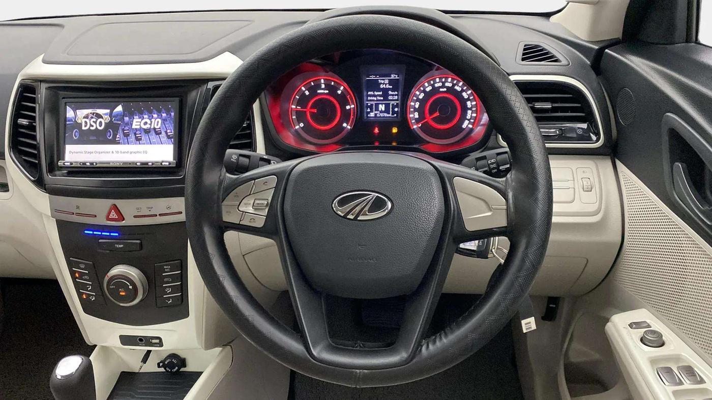 2020 Mahindra XUV300 W6 1.5 DIESEL AMT, Diesel, Automatic, 67,899 km, Steering Wheel Close Up
