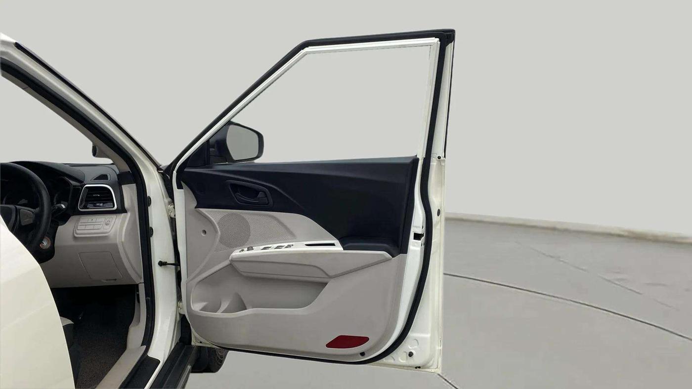 2020 Mahindra XUV300 W6 1.5 DIESEL AMT, Diesel, Automatic, 67,899 km, RHS Front Door