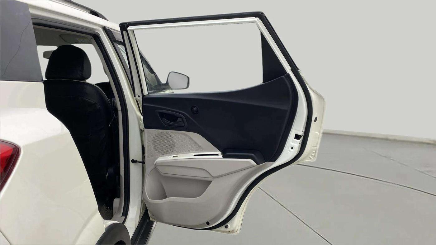 2020 Mahindra XUV300 W6 1.5 DIESEL AMT, Diesel, Automatic, 67,899 km, RHS Rear Door