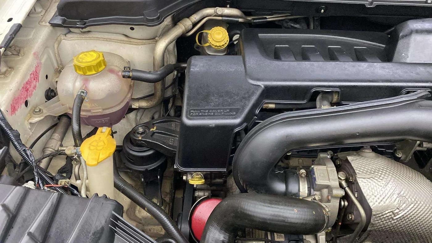 2020 Mahindra XUV300 W6 1.5 DIESEL AMT, Diesel, Automatic, 67,899 km, Engine View - Right