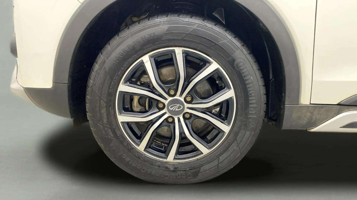 2020 Mahindra XUV300 W6 1.5 DIESEL AMT, Diesel, Automatic, 67,899 km, Left Front Wheel