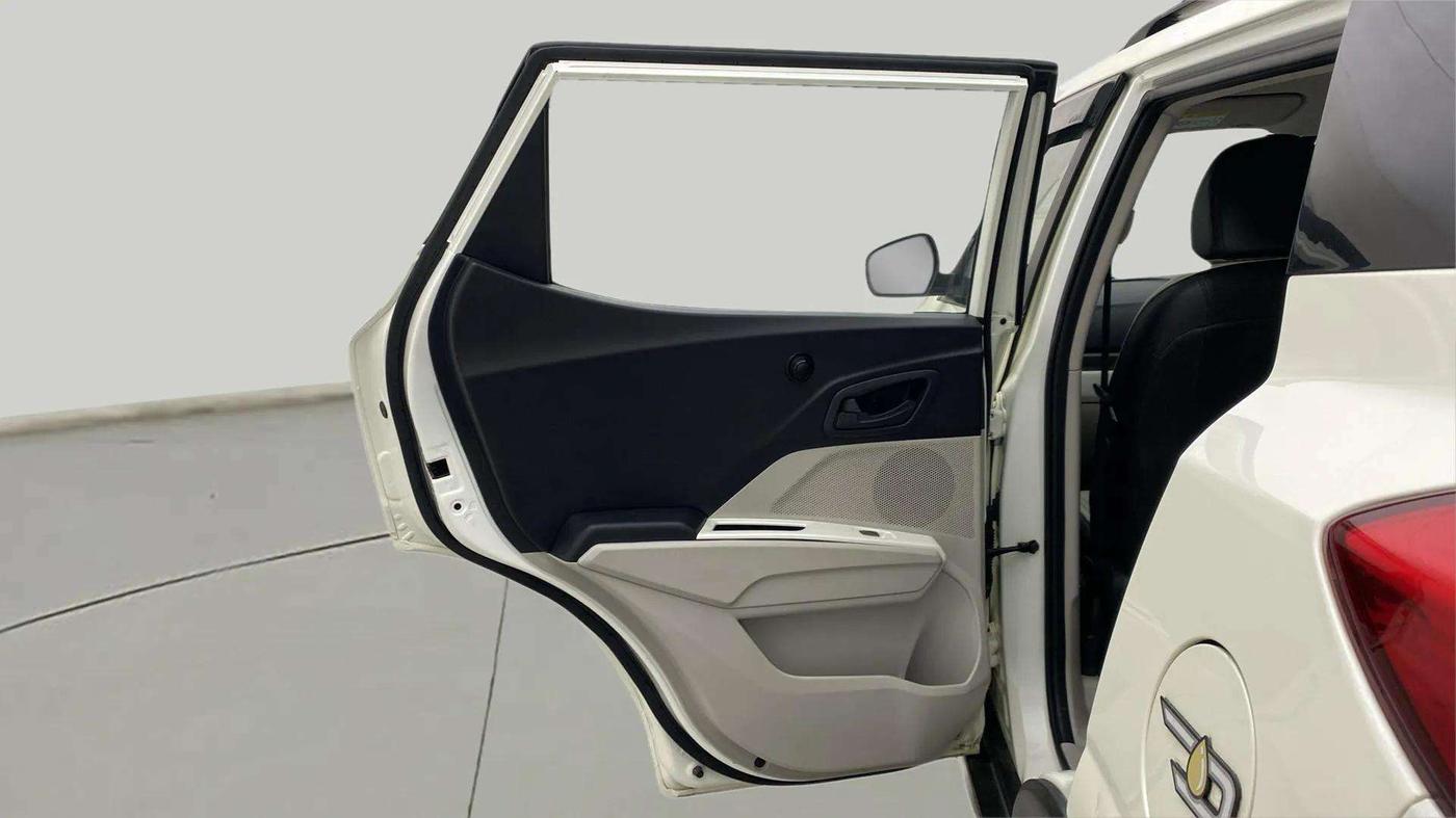 2020 Mahindra XUV300 W6 1.5 DIESEL AMT, Diesel, Automatic, 67,899 km, LHS Rear Door