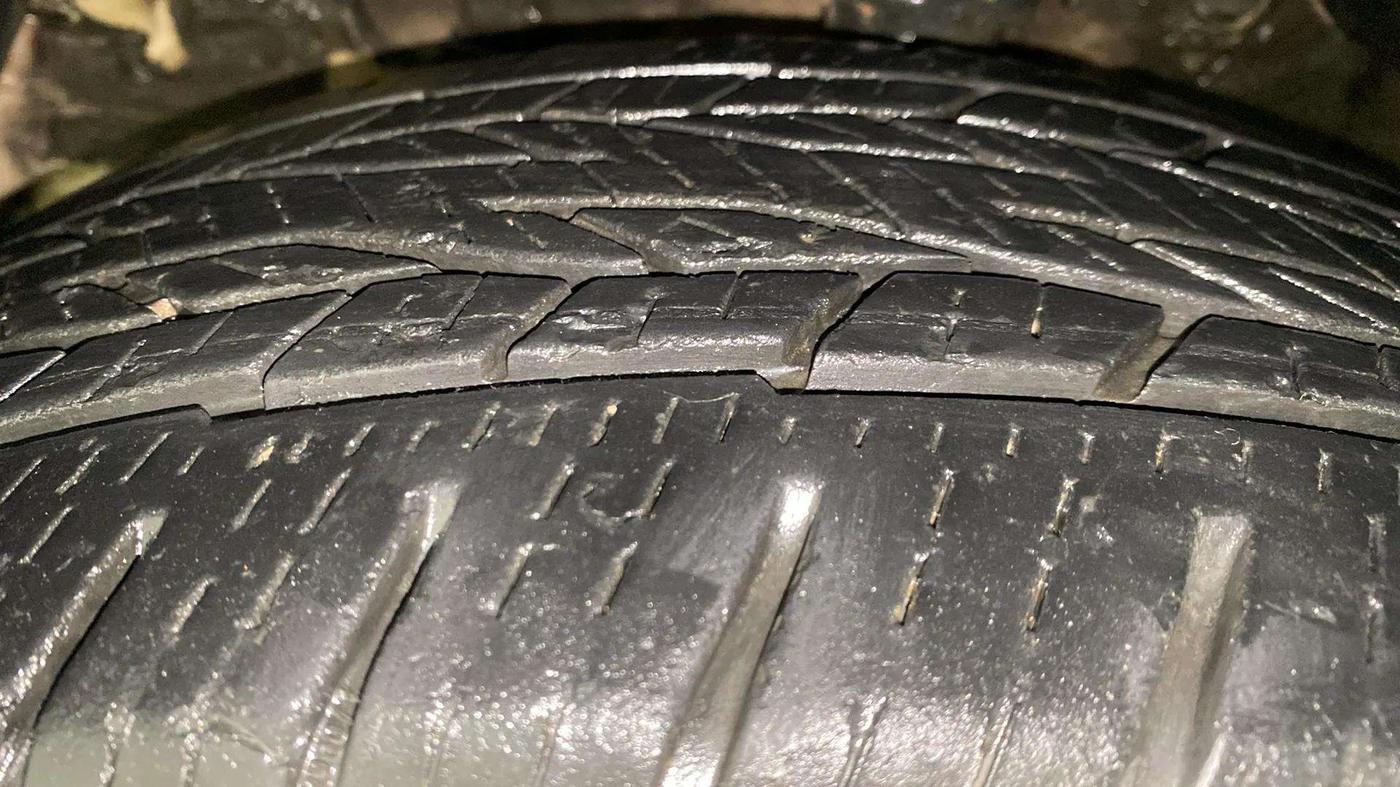 2020 Mahindra XUV300 W6 1.5 DIESEL AMT, Diesel, Automatic, 67,899 km, Left Front Tyre Tread