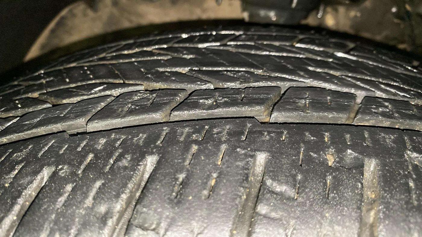 2020 Mahindra XUV300 W6 1.5 DIESEL AMT, Diesel, Automatic, 67,899 km, Right Front Tyre Tread