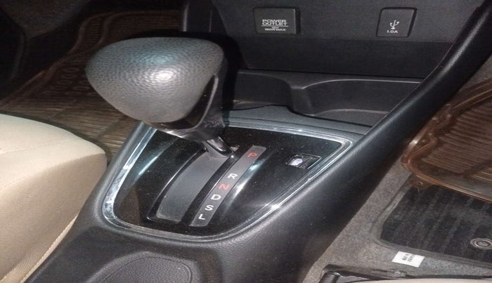 2019 Honda Amaze 1.2L I-VTEC S CVT, Petrol, Automatic, 71,054 km, Gear lever - Gear shift button minor damage