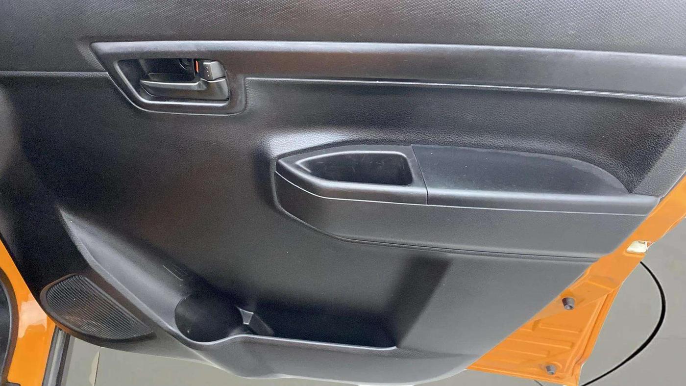2020 Maruti S PRESSO VXI PLUS AMT, Petrol, Automatic, 19,771 km, Driver Side Door Panels Control