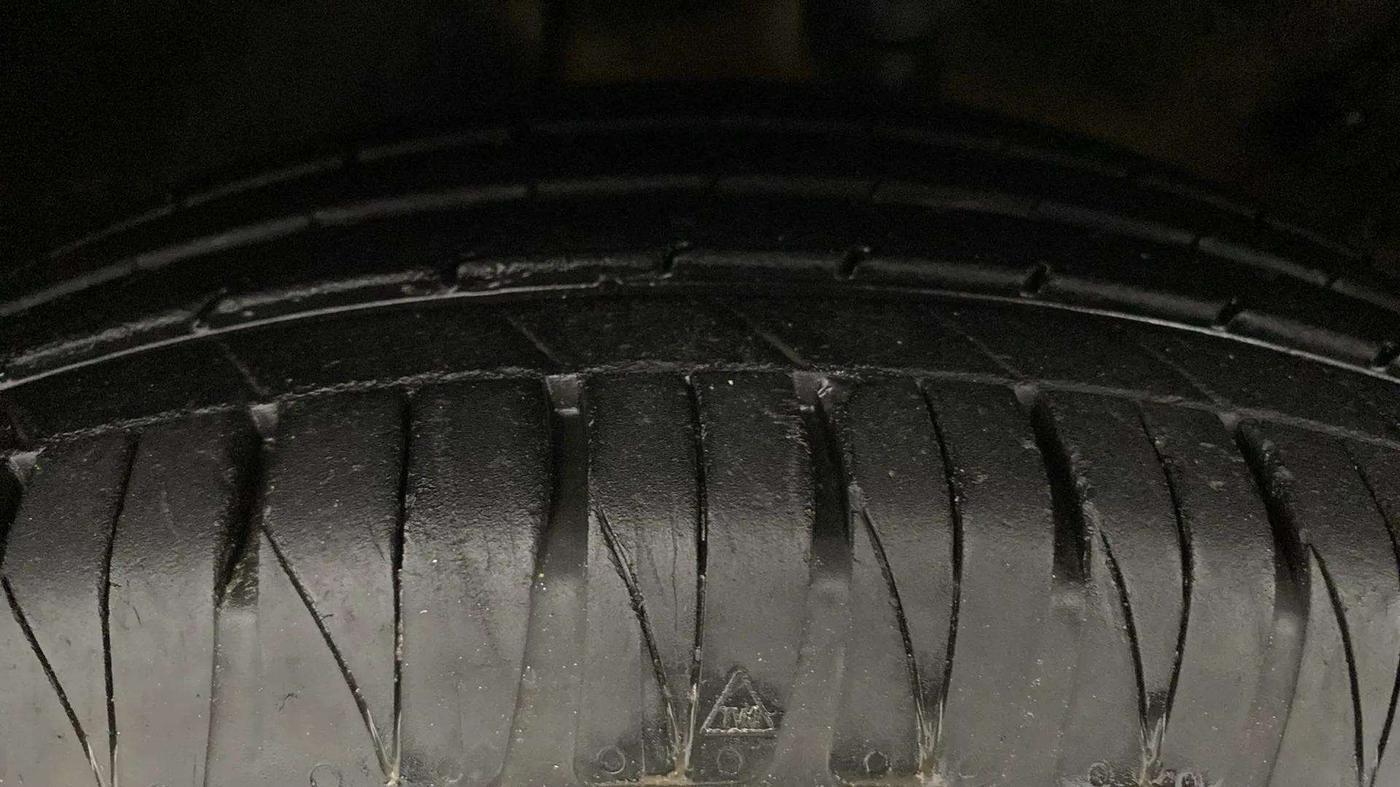 2021 KIA SONET HTX 1.5, Diesel, Manual, 30,279 km, Left Front Tyre Tread