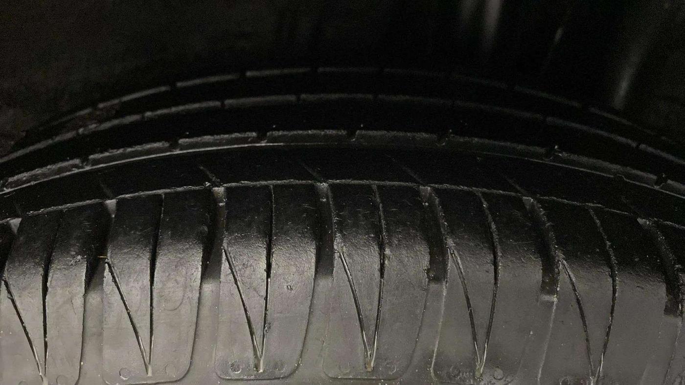 2021 KIA SONET HTX 1.5, Diesel, Manual, 30,279 km, Left Rear Tyre Tread