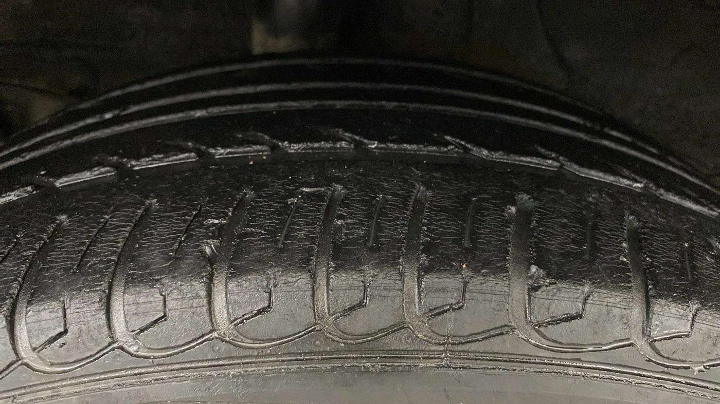 2021 KIA SONET HTX 1.5, Diesel, Manual, 30,279 km, Right Rear Tyre Tread