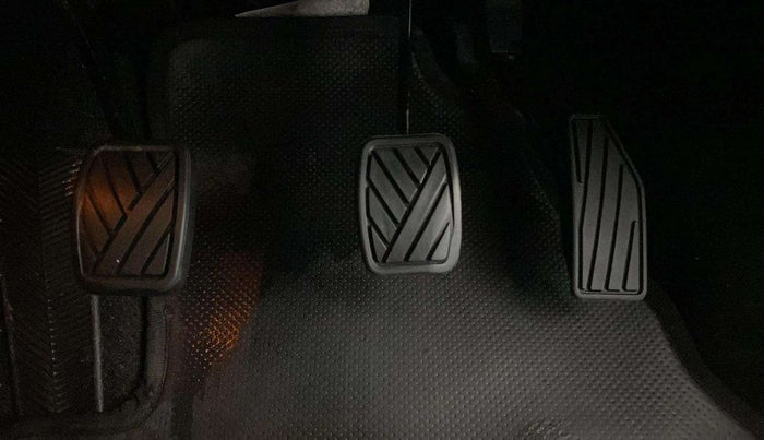 2018 Maruti Baleno ZETA PETROL 1.2, Petrol, Manual, 62,294 km, Pedals