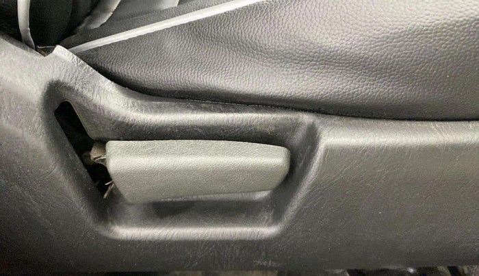 2022 Maruti Alto LXI OPT CNG, CNG, Manual, 39,477 km, Driver Side Adjustment Panel