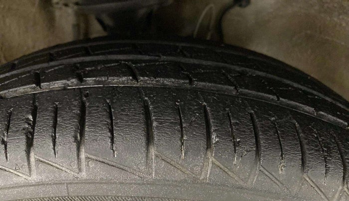 2022 Maruti Alto LXI OPT CNG, CNG, Manual, 39,477 km, Right Front Tyre Tread